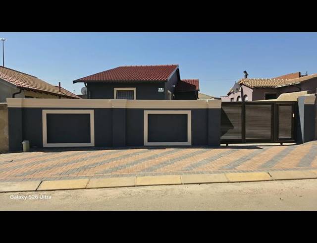 3 BEDROOM HOUSE FOR SALE IN MAOKENG